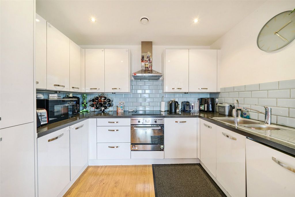 Property photo 3 of 16 Kitchen