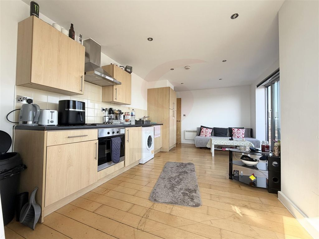 Property photo 2 of 5 Lounge / Kitchen