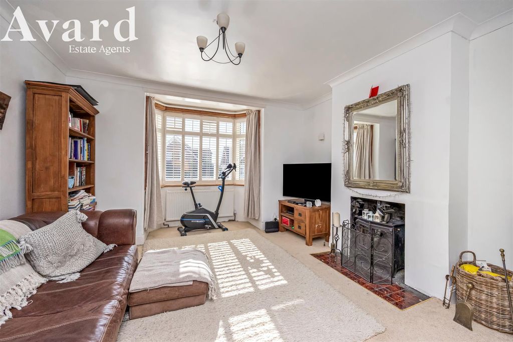 Property photo 3 of 17 Hollingbury Crescent, 19-007.Jpg