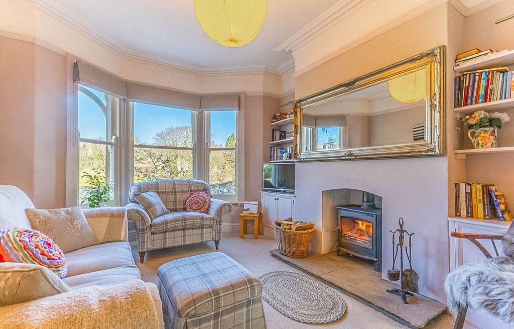 Property photo 3 of 17