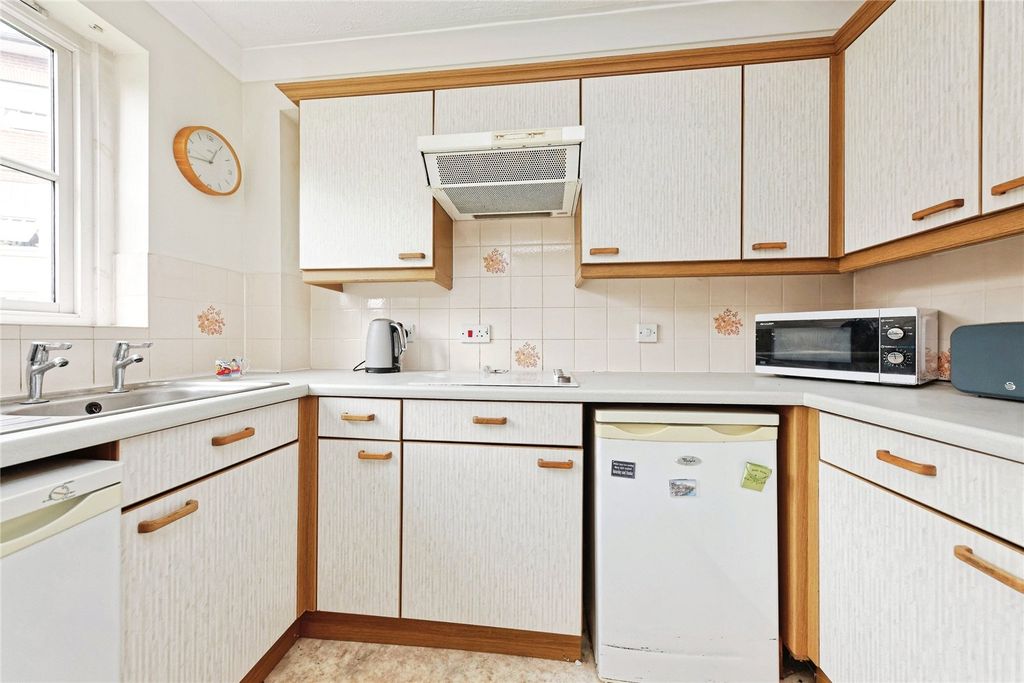 Property photo 3 of 11 Kitchen