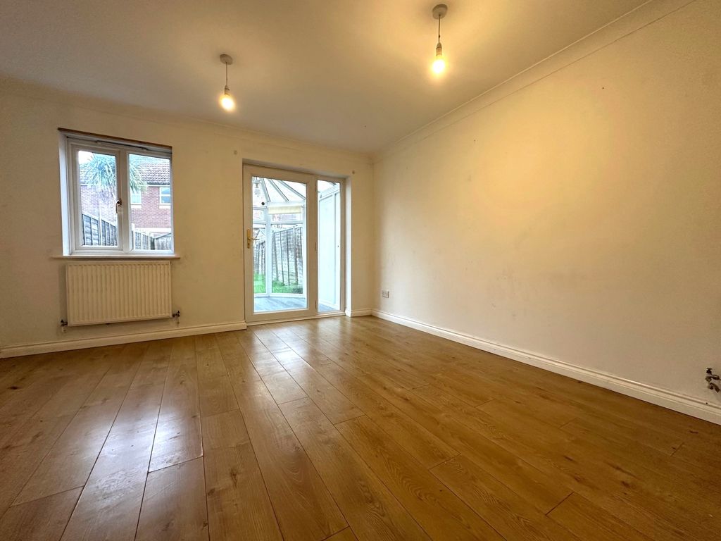 Property photo 3 of 8 Image