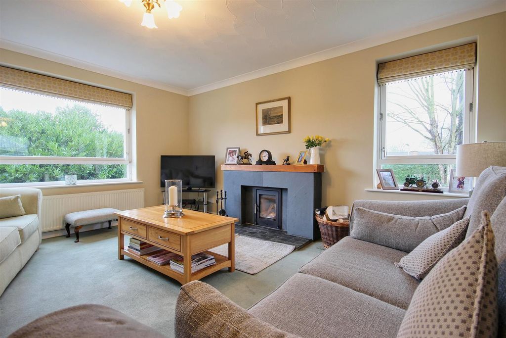 Property photo 2 of 29 Lounge