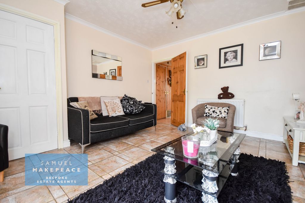 Property photo 3 of 17 Gallery