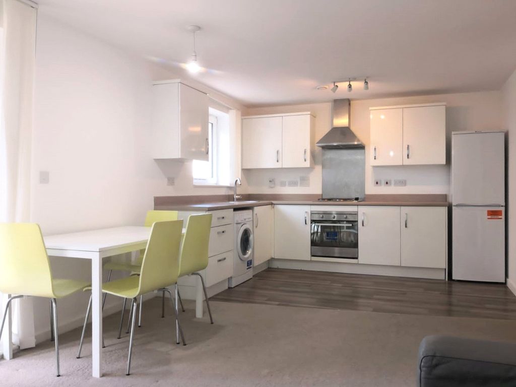 Property photo 3 of 10 Kitchen