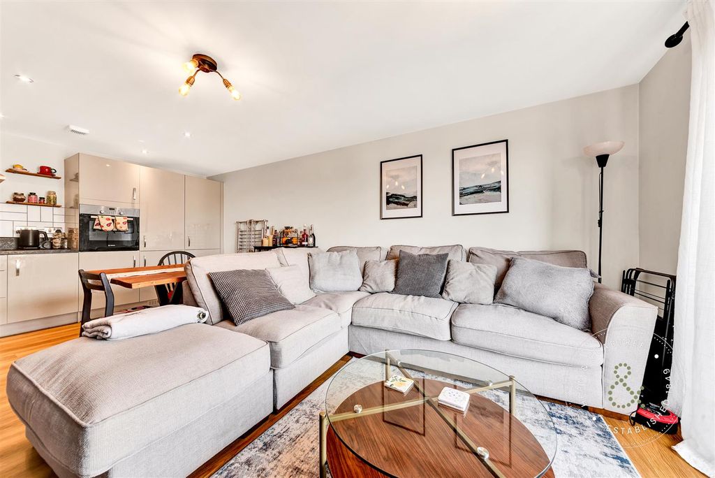 Property photo 3 of 19 Hawthorne-House-6.Jpg