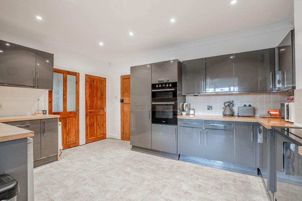 Property photo 3 of 13 Kitchen