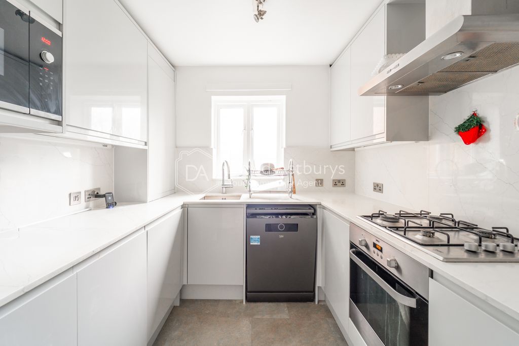 Property photo 2 of 10 Mba07171-Edit