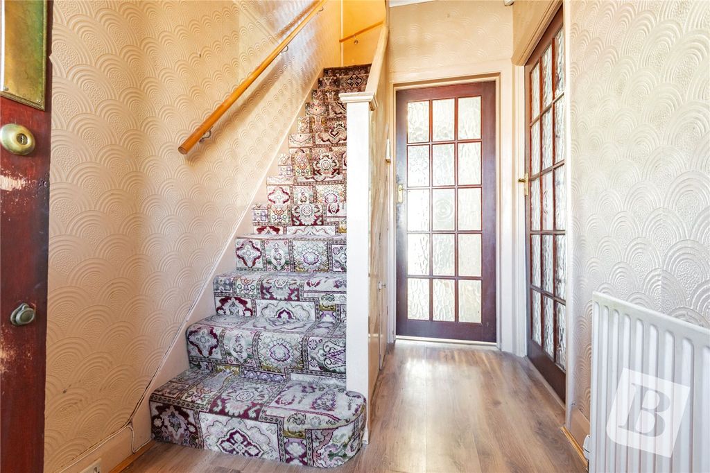 Property photo 2 of 10 Hallway