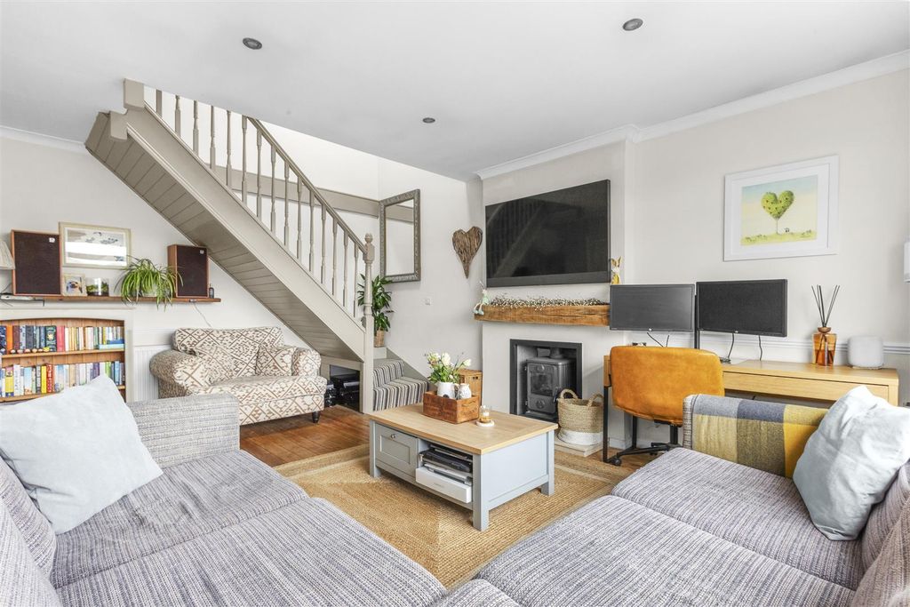 Property photo 3 of 16 47 Arundel Road, Hp12 4Nf-12.Jpg