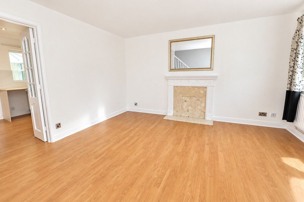 Property photo 3 of 27