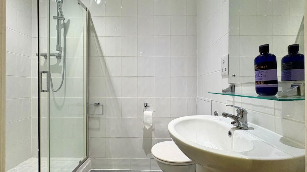 Property photo 3 of 15 Bathroom