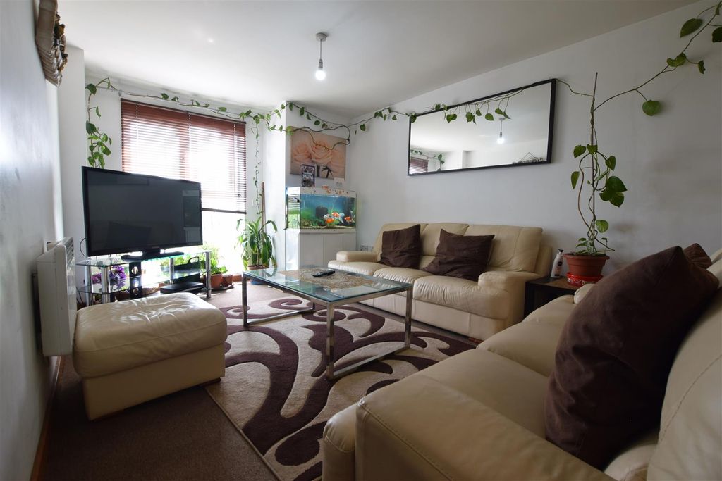 Property photo 2 of 16