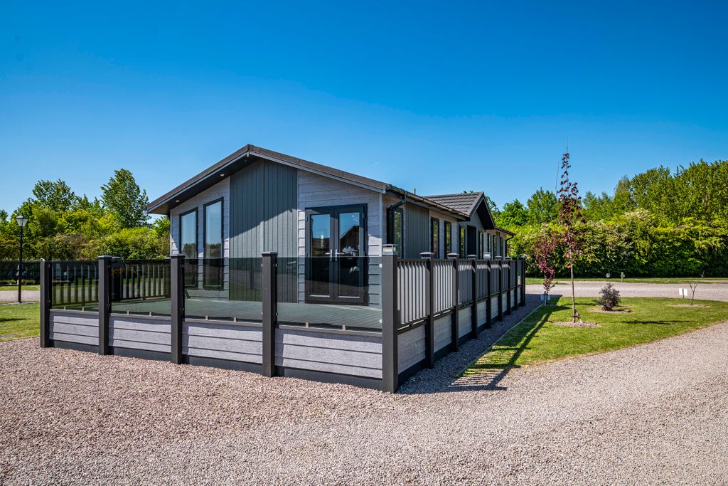 Property photo 1 of 16 Photo 16