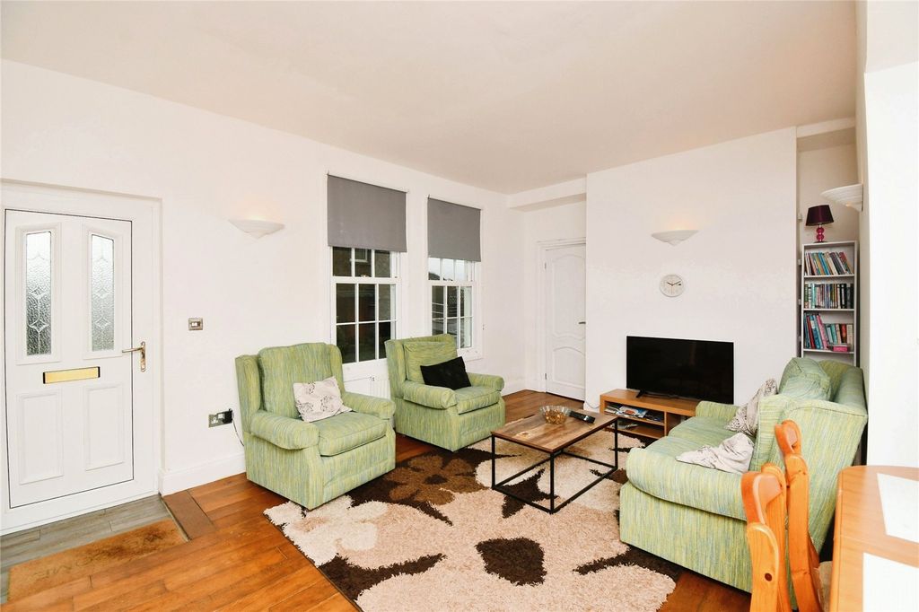 Property photo 3 of 9