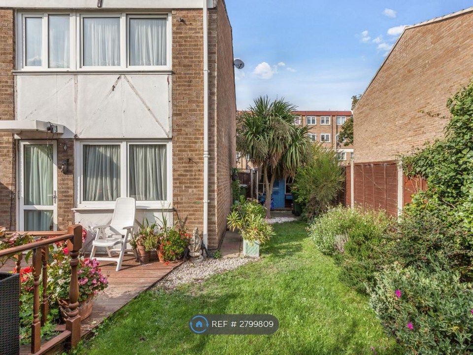 Property photo 2 of 12 Side Garden