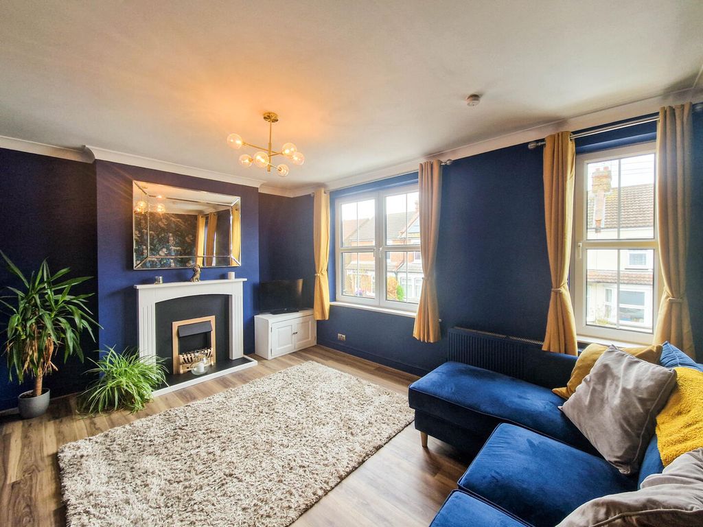 Property photo 1 of 10 Living Room