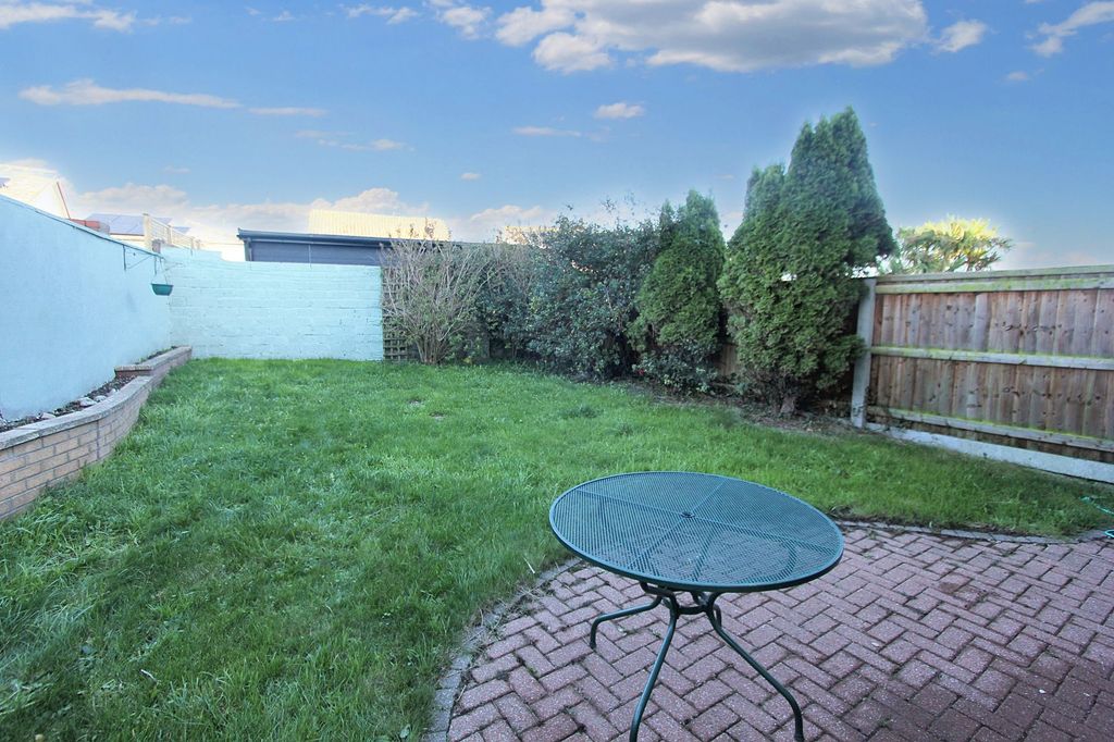 Property photo 2 of 27