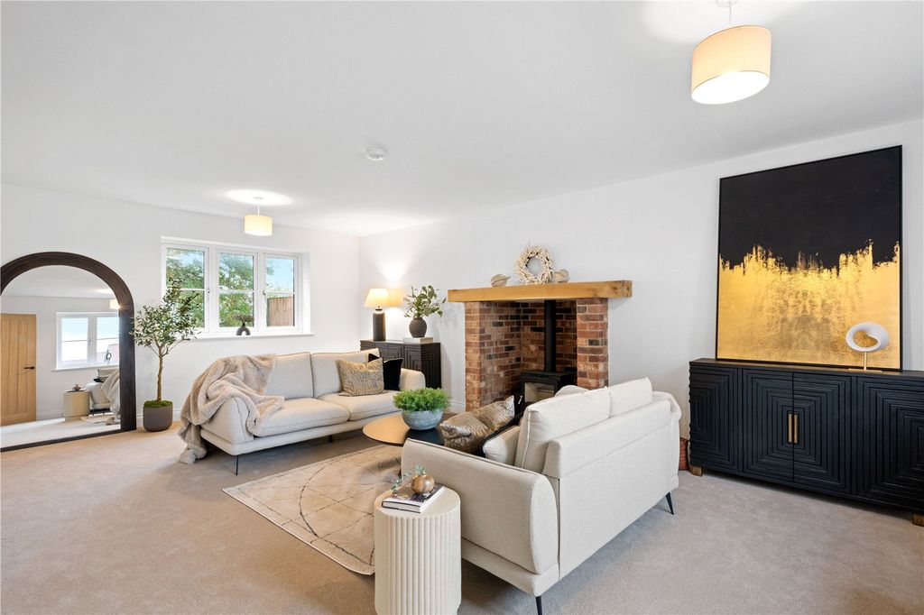 Property photo 2 of 28 Picture No. 19