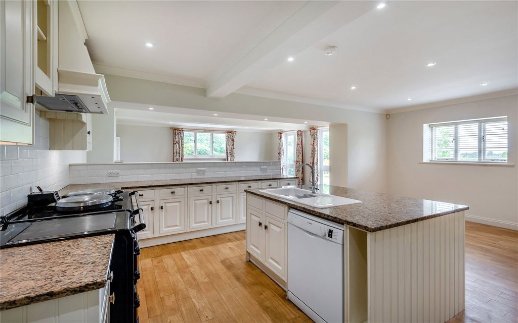Property photo 3 of 18 Kitchen