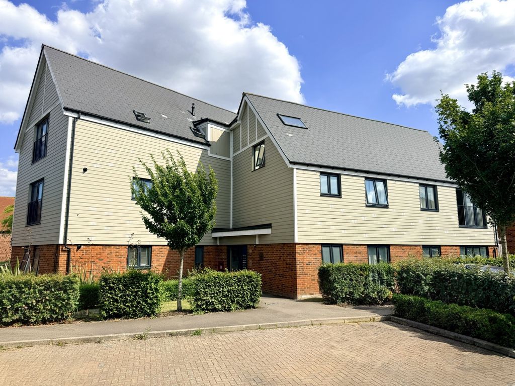 2 bed flat for salePilots View, Chatham ME4 photo 5
