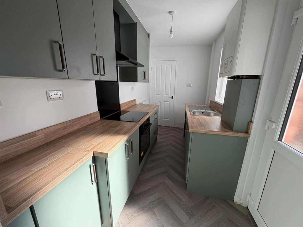 Property photo 1 of 8 Kitchen.Jpg