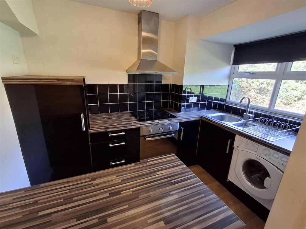 Property photo 1 of 7 Kitchen.Jpg