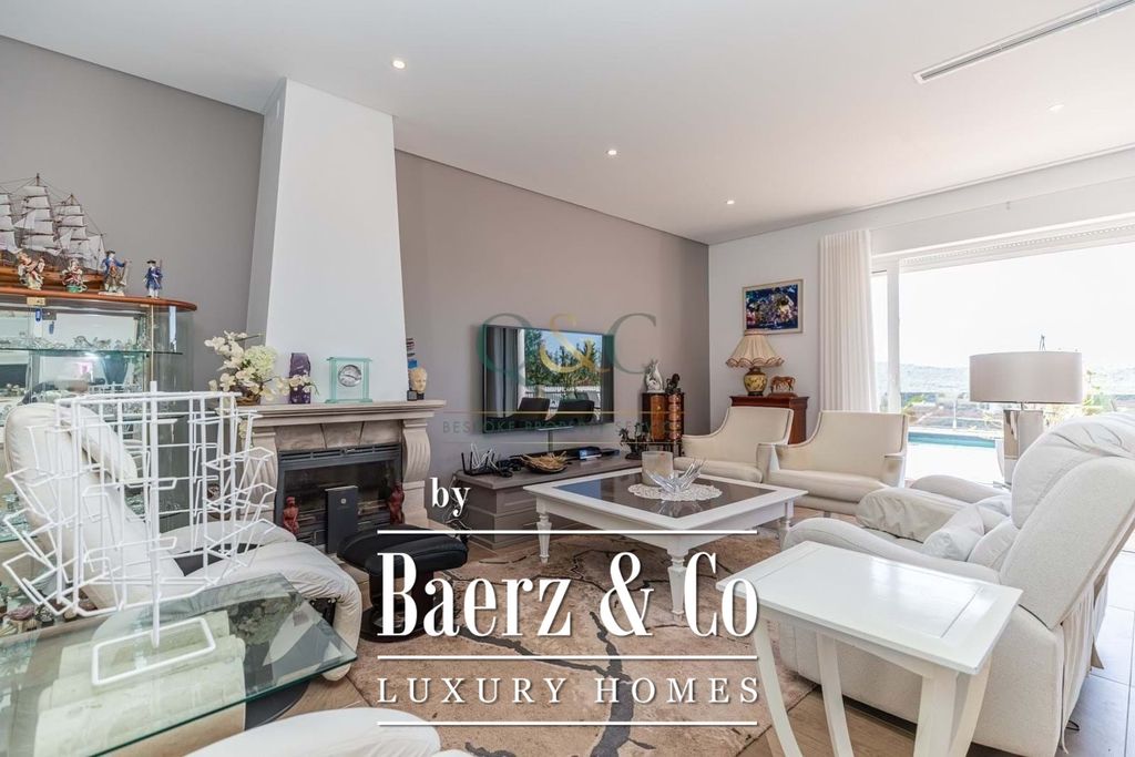 Property photo 2 of 27