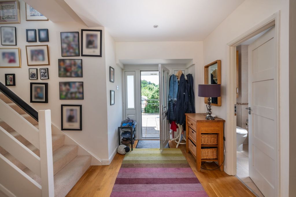 Property photo 3 of 42
