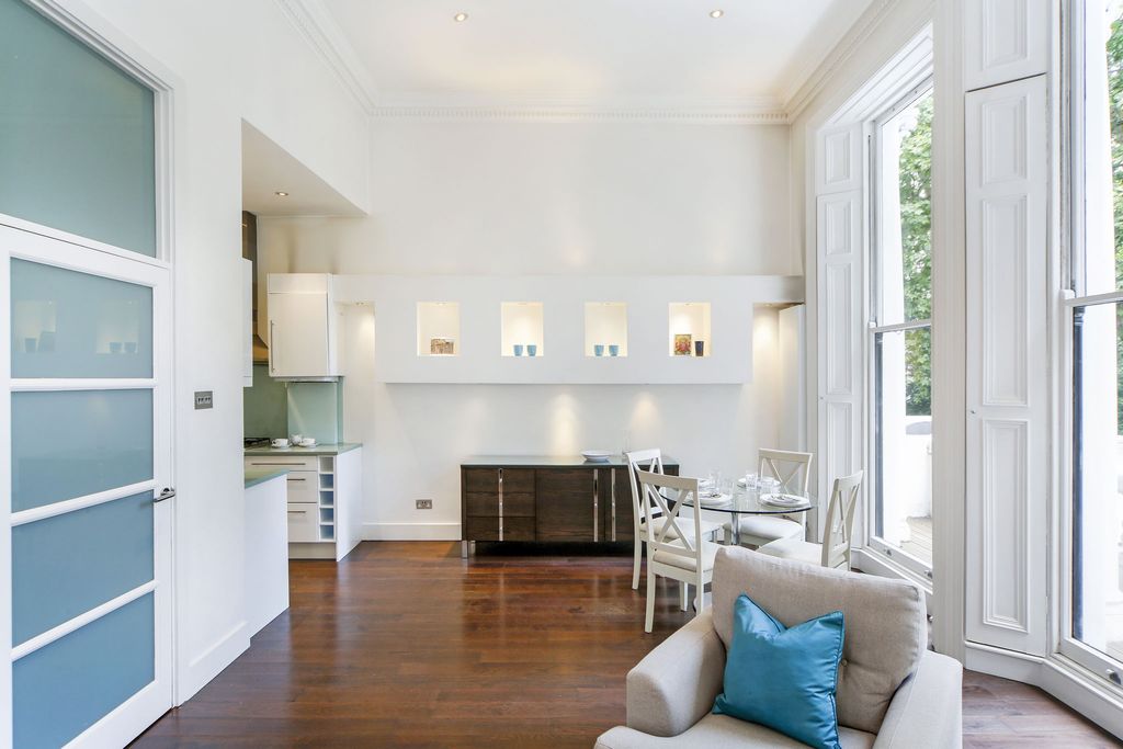 Property photo 2 of 11 Reception 3