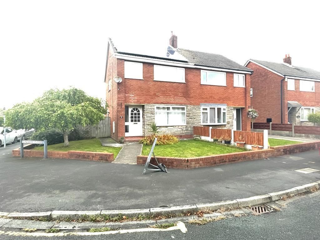 Property photo 1 of 7 Four Bedroom Semi Detached House