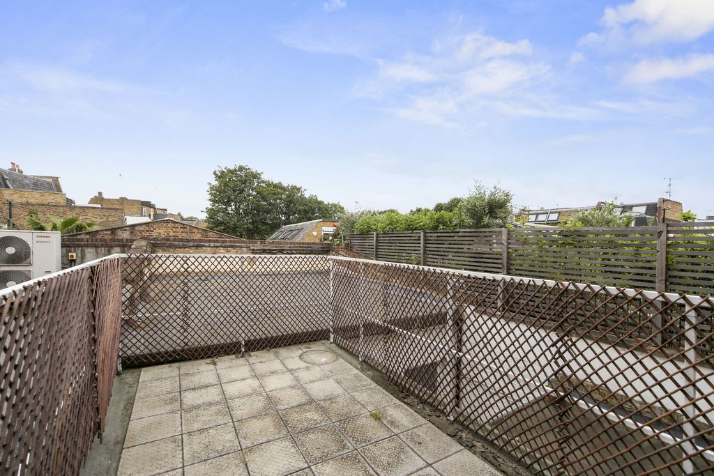 Property photo 3 of 10 Roof Terrace Low Res
