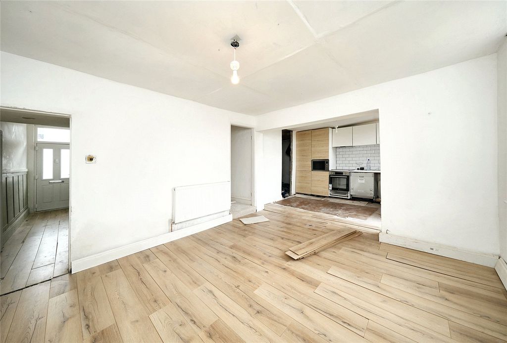 Property photo 3 of 16 Picture No. 23