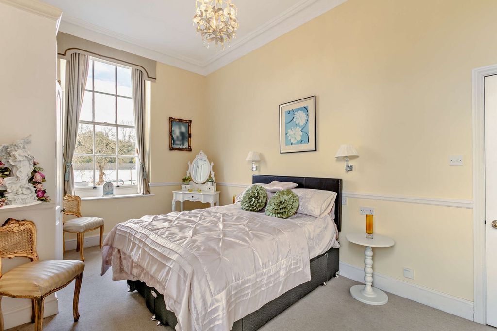 Property photo 2 of 14 Bedroom