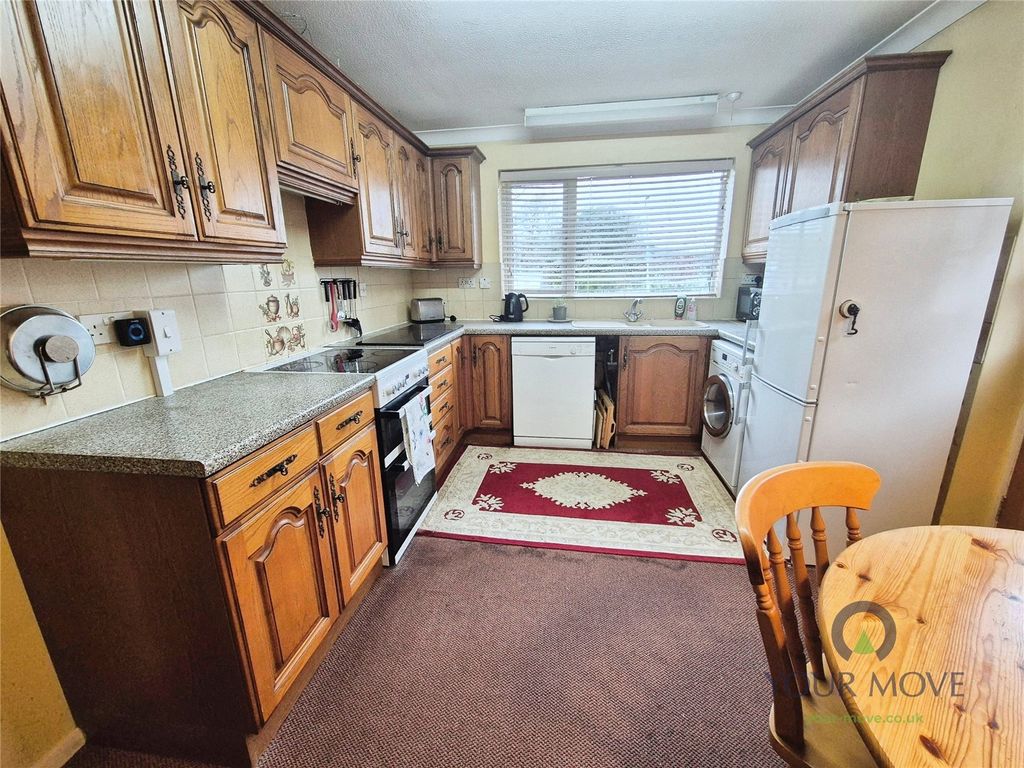 Property photo 3 of 14 Kitchen