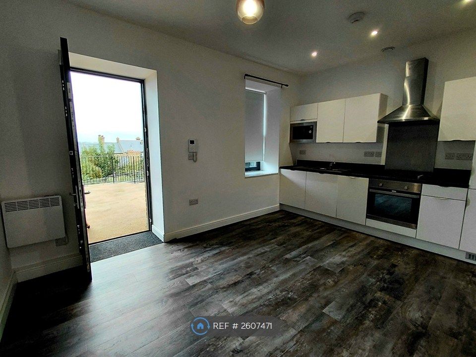 Property photo 1 of 9 Integrated Kitchen/Lounge