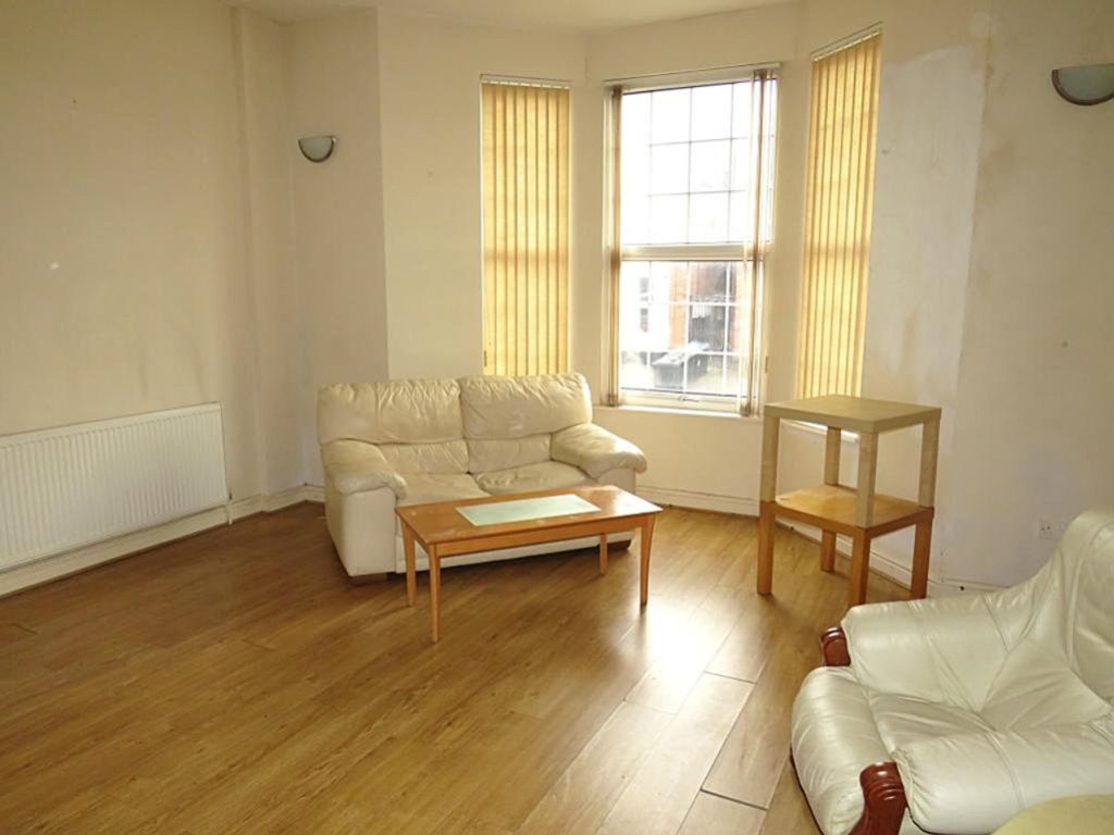 Property photo 2 of 5 Living Room