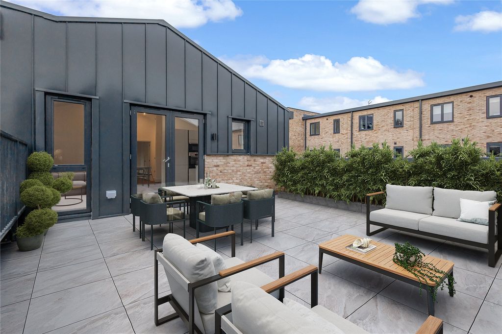 Property photo 1 of 11 Roof Terrace