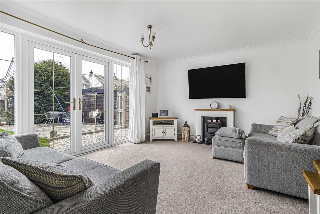 Property photo 3 of 17 16_60425.Jpg