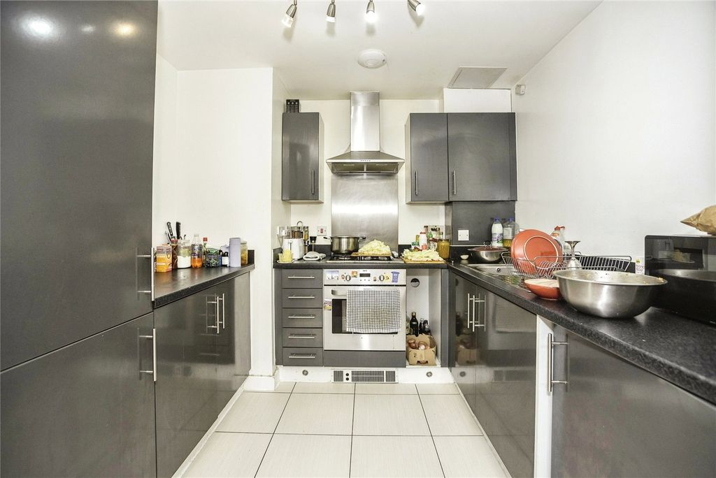 Property photo 2 of 11 Kitchen