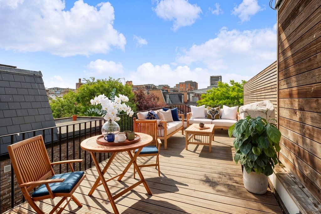 Property photo 1 of 7 Terrace