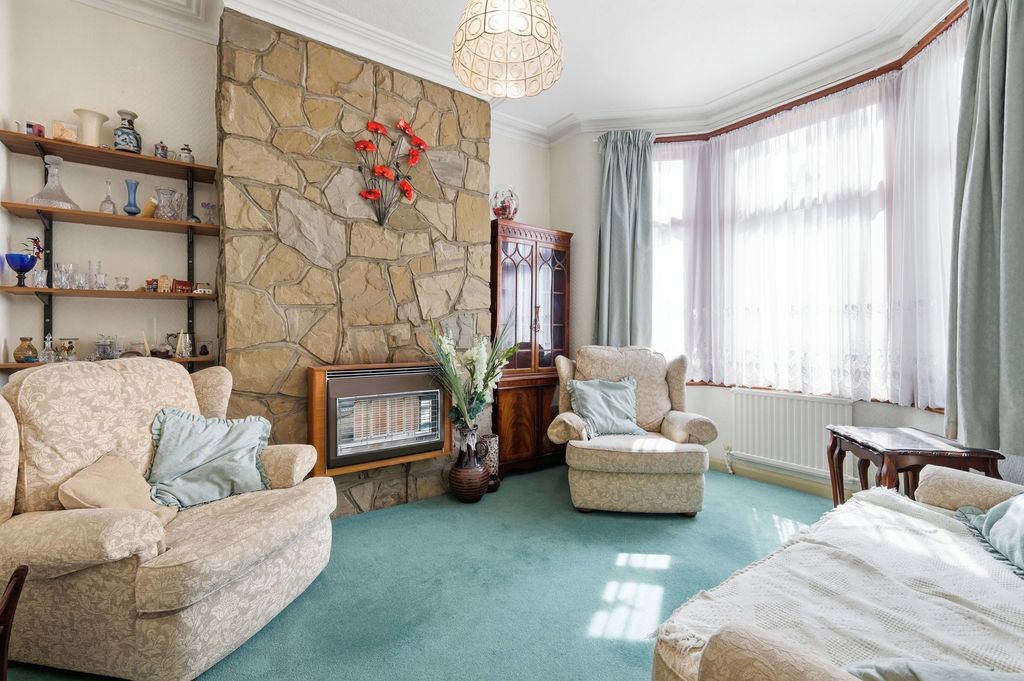 Property photo 3 of 17
