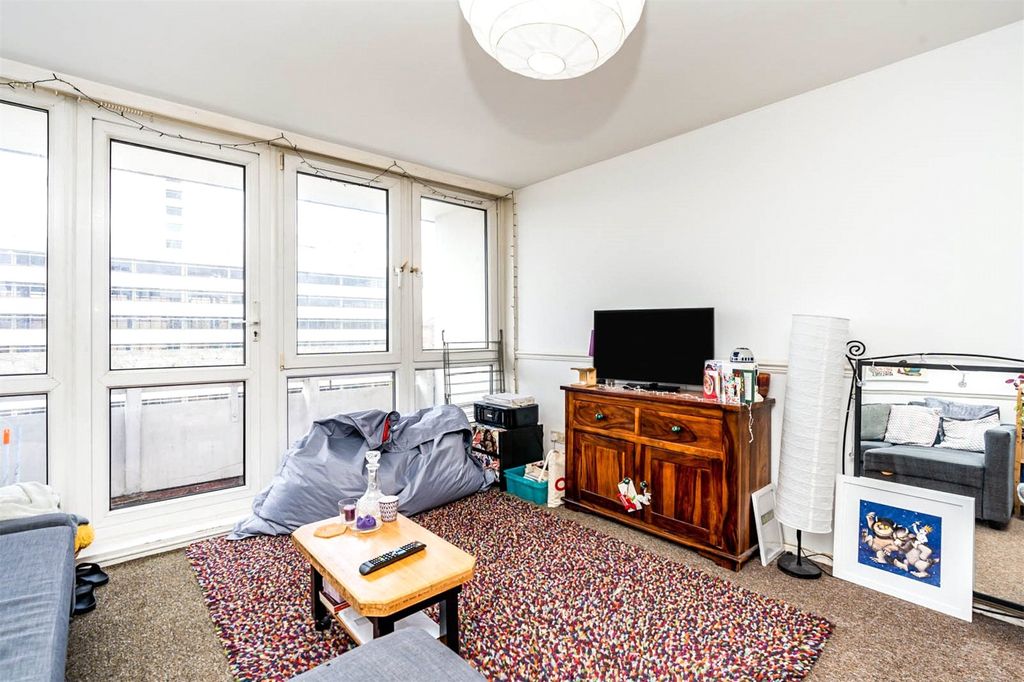 Property photo 2 of 13 Lounge