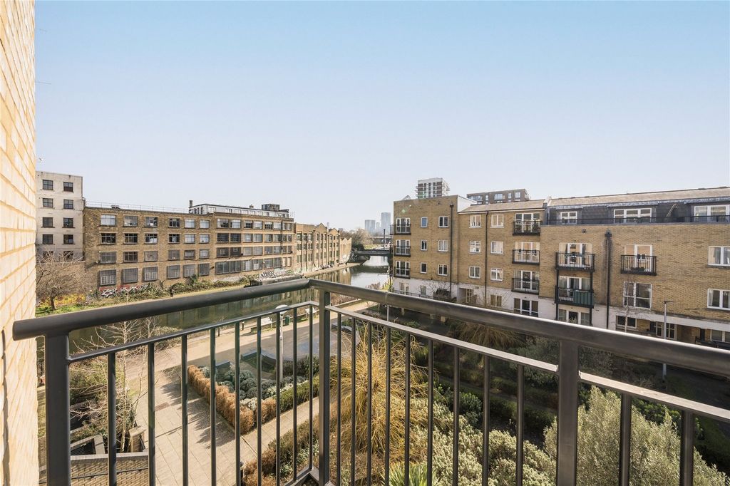 Property photo 3 of 14 Balcony