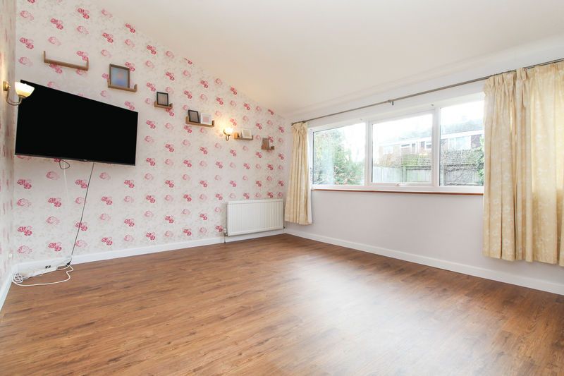 Property photo 3 of 17 Lounge