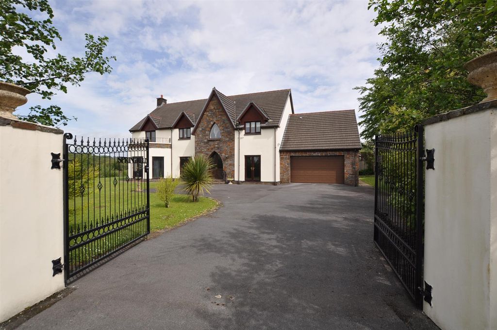 Property photo 3 of 41 Externally