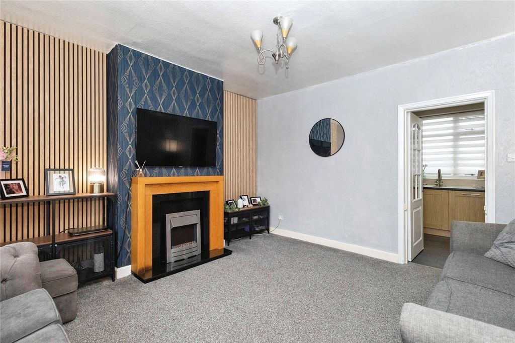Property photo 3 of 14 Living Room