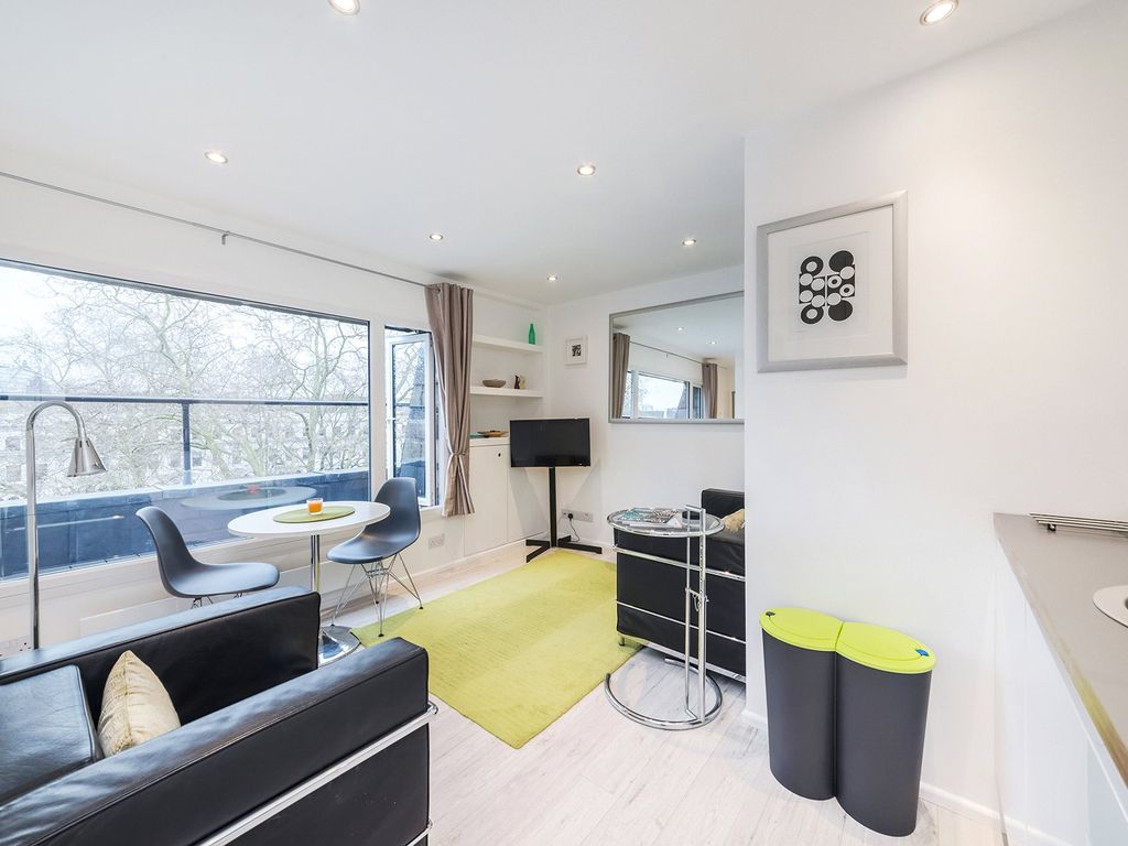 Property photo 2 of 10 Kensington Square