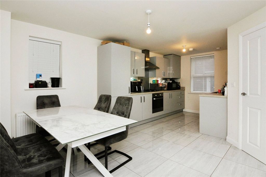 Property photo 2 of 15 Picture No. 23