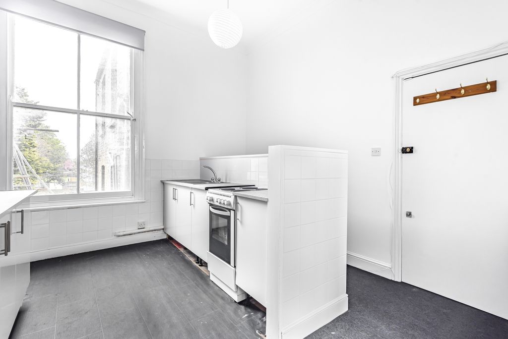 Property photo 2 of 9 Kitchen